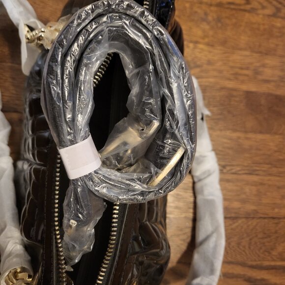 Zooler Global Glossy Crocodile Patern Bag - Picture 7 of 15